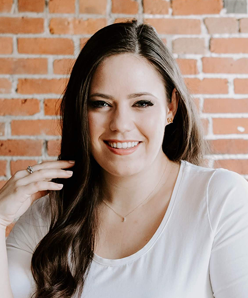 Julia Ferreira Headshot